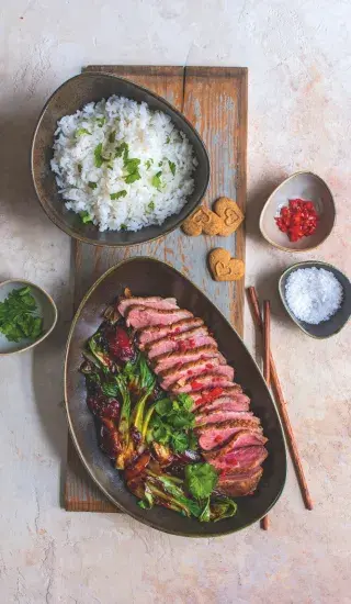 Kachní prsa na asijský způsob se švestkami a perníkem