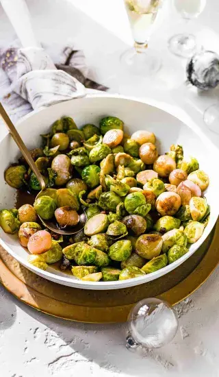 Karamelizované šalotky s kapustičkami