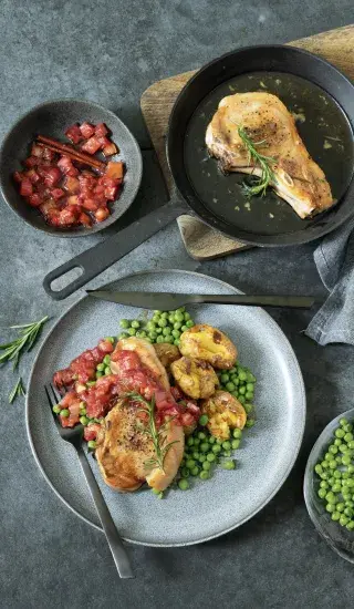 Kotlety s rebarborovou omáčkou