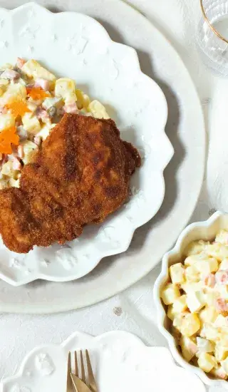 Krůtí řízky s bramborovým salátem