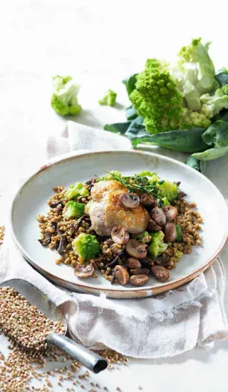 Kuře s houbovou pohankou