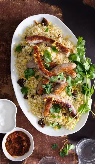 Kuskus s harissou a klobáskami