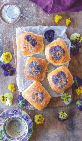 Kynuté houstičky s jedlými kvítky