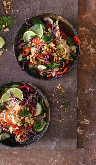 Lehký asijský salát s nudlemi