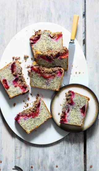 Makový chlebíček se švestkami