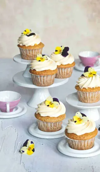 Mangové cupcakes s kokosem a mučenkou