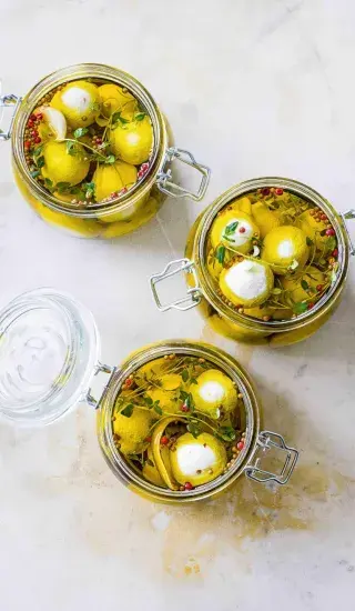 Marinovaný kozí sýr