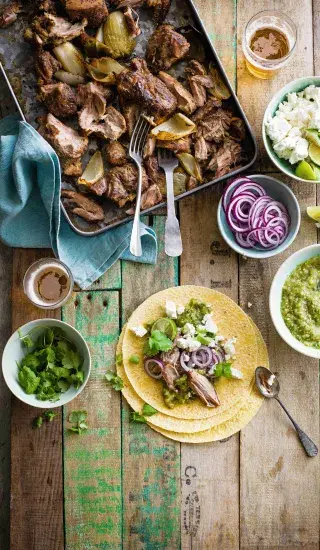 Mexické pomalu pečené vepřové maso se zelenou salsou