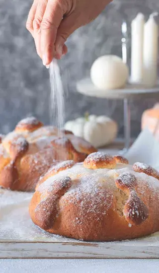 Mexický bochánek mrtvých (Pan de muerto)