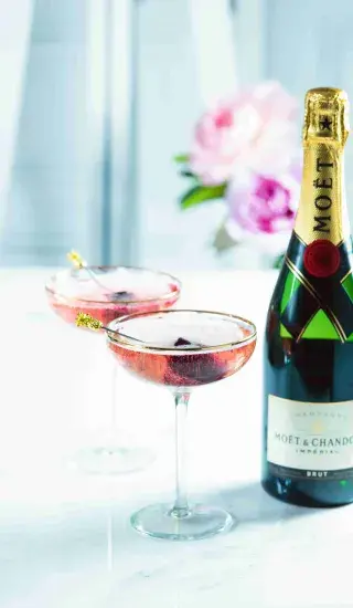 Mini nanuk s černým rybízem a mátou v šampaňském