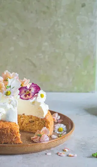 Mrkvový třímlékový koláč