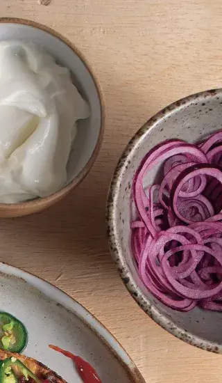 Nakládaná červená cibule