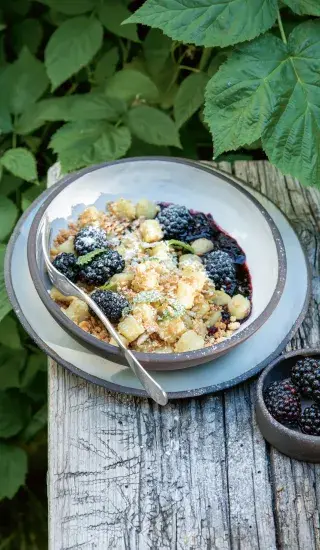 Noky se strouhankou a ostružinami