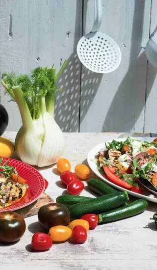 Opékaný lilek a cukety s rajčaty a mozzarellou