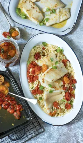 Orzo s konfitovanými rajčaty a rybou