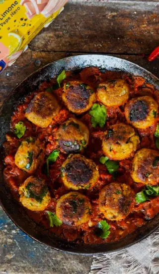 Tuňákové kuličky v rajčatové omáčce