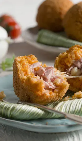 Krokety v rýžové strouhance s tuňákem a mozzarellou