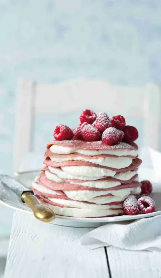 Palačinkový dort s malinami