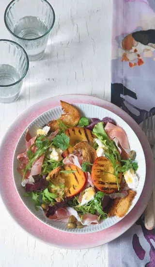 Panzanella s nektarinkami