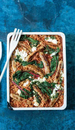 Pečené orzo s klobáskami