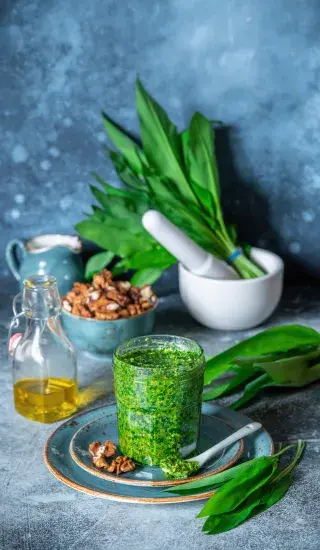 Pesto z medvědího česneku