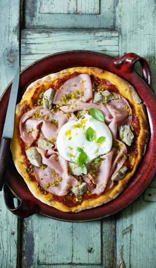 Pizza s mortadellou a burratou