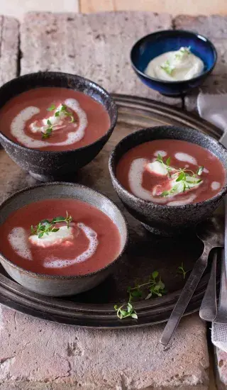 Polévka z červené řepy