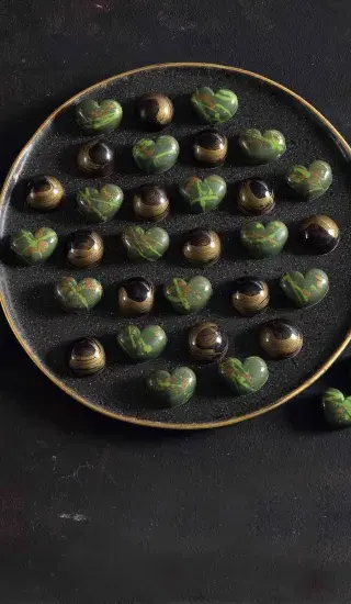 Pralinky z mléčné čokolády s citronovým karamelem