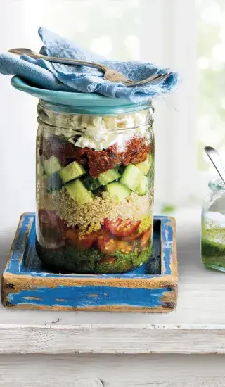 Quinoový salát s citronovo-koprovým dresinkem