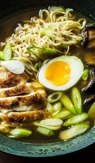 Kuřecí ramen (japonská polévka) 