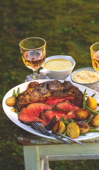 Rostbíf na griluse dvěma omáčkami
