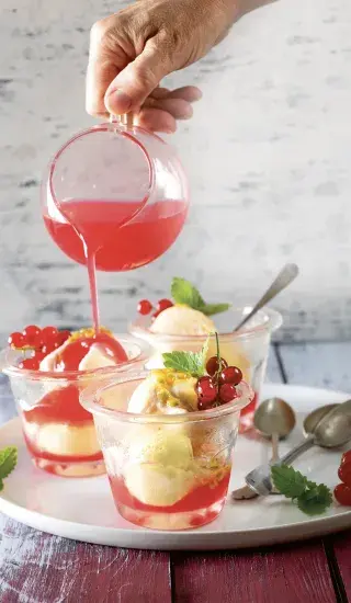 Rybízovo-mučenkové coulis