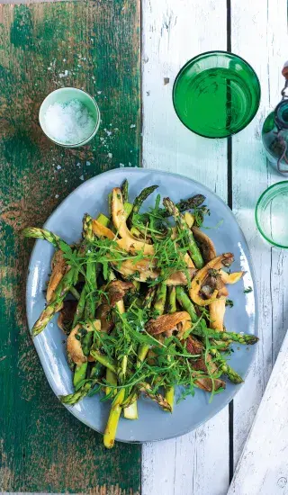 Salát s chřestem a hlívou ústřičnou