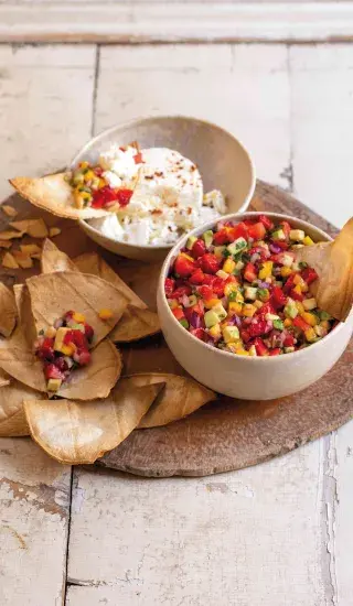 Salsa s jahodami, mangem a avokádem