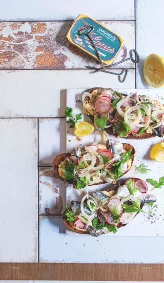 Sardinky na chlebu s citronovou majonézou