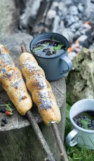 Sladcí hadi na klacku s lučním čajem