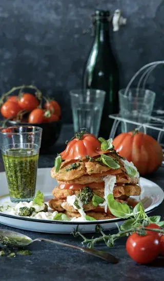 Smažená rajčata s burratou a pestem