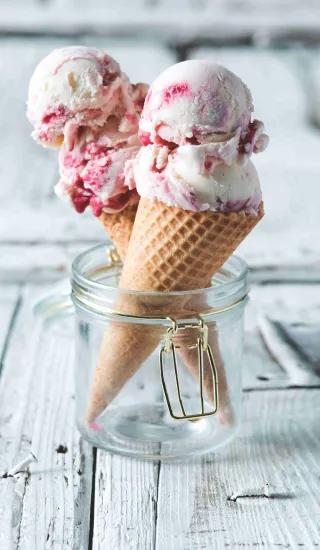 Smetanová třešňová zmrzlina