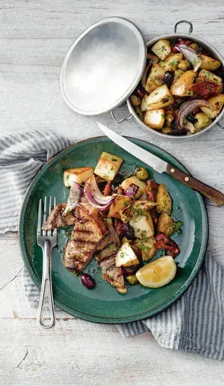 Steak s rychlým teplým bramborovým salátem