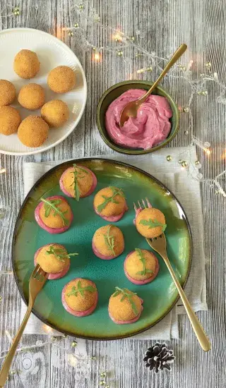 Sýrové krokety s brusinkovou majonézou