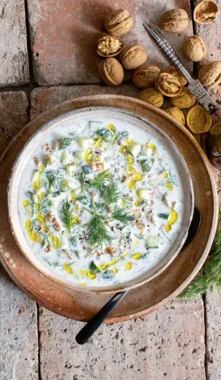 Tarator (studená okurková polévka)