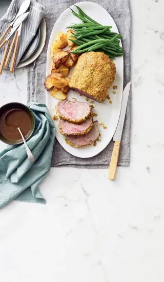 Telecí pečeně s pomerančovo-oříškovou krustou