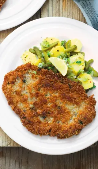 Telecí řízek s lehkým bramborovým salátem