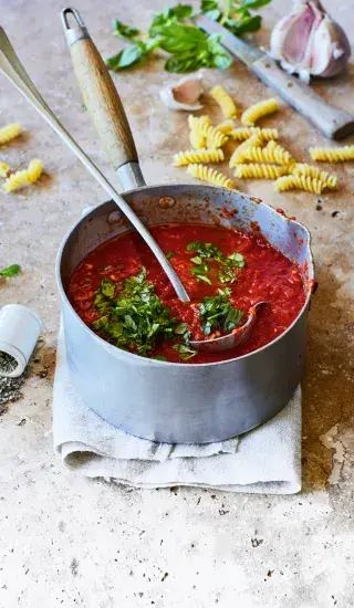 Univerzální rychlá rajčatová omáčka k těstovinám