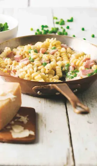 Fusilli s hráškem a šunkou