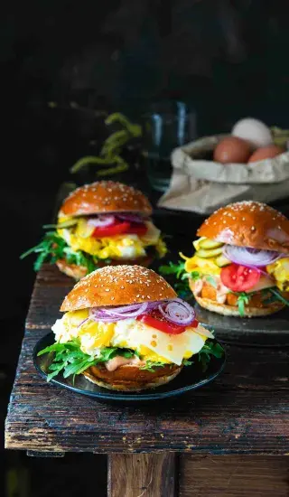 Velký vajíčkový sendvič