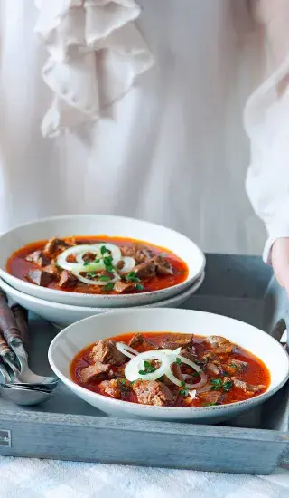 Zabijačkový guláš dušený v troubě