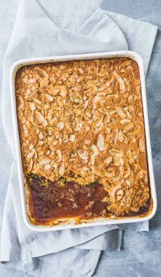 Zalévaný kokosovo-karamelový moučník