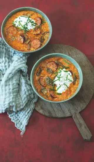 Zelňačka s paprikou a klobáskou