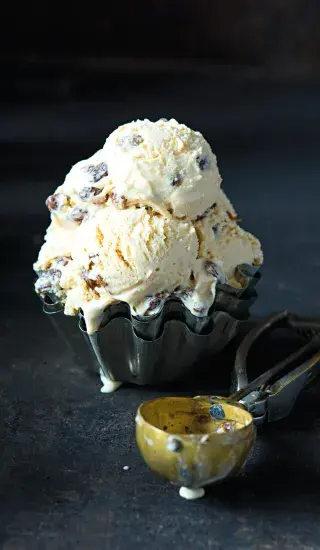 Zmrzlina rum & rozinky